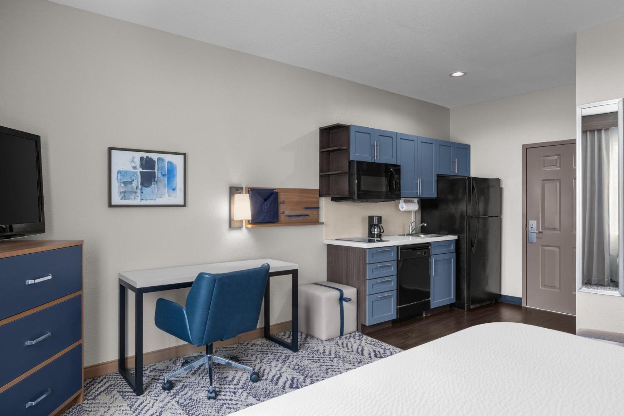 Candlewood Suites Alexandria By Ihg Exterior photo