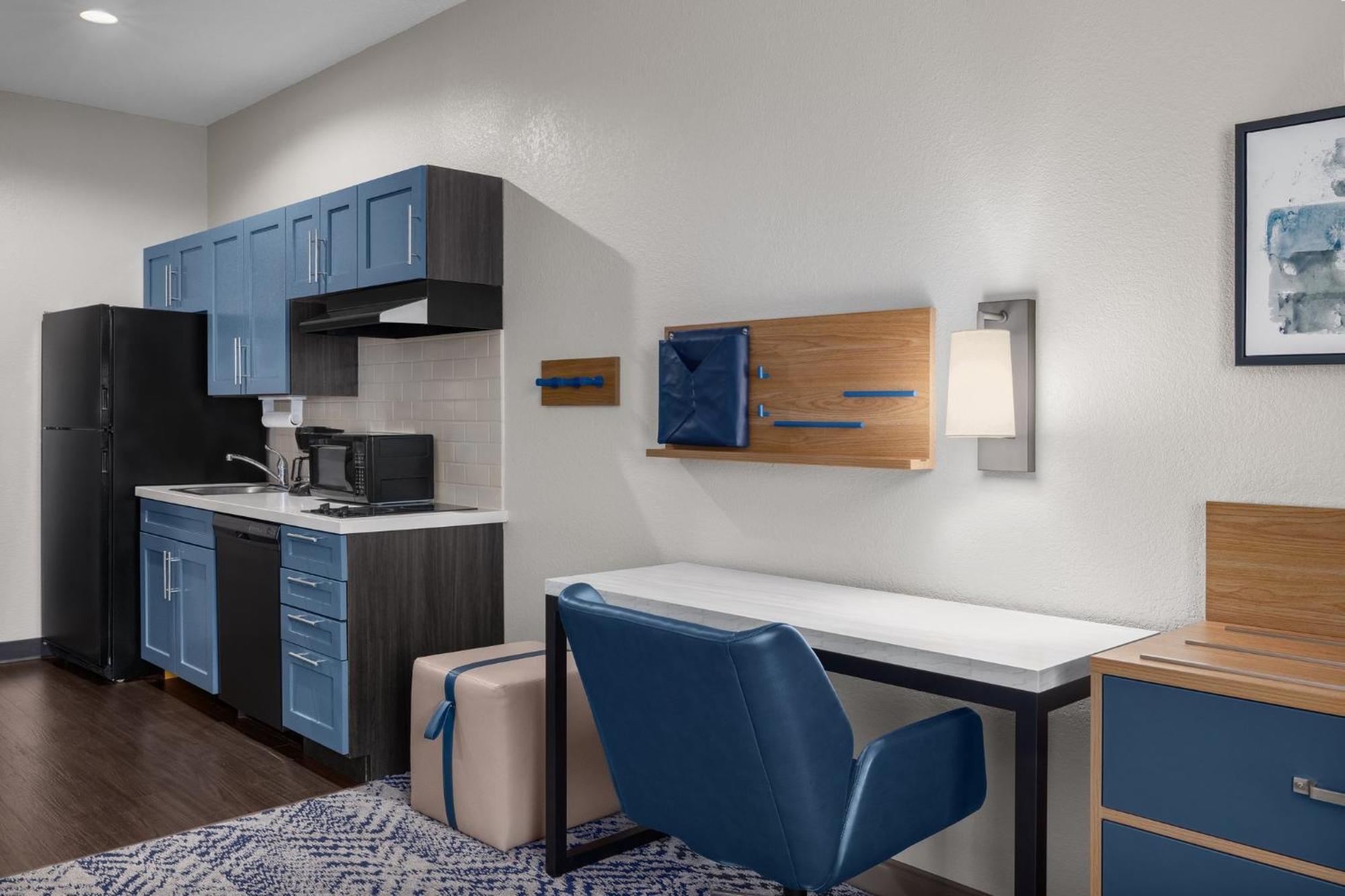Candlewood Suites Alexandria By Ihg Exterior photo