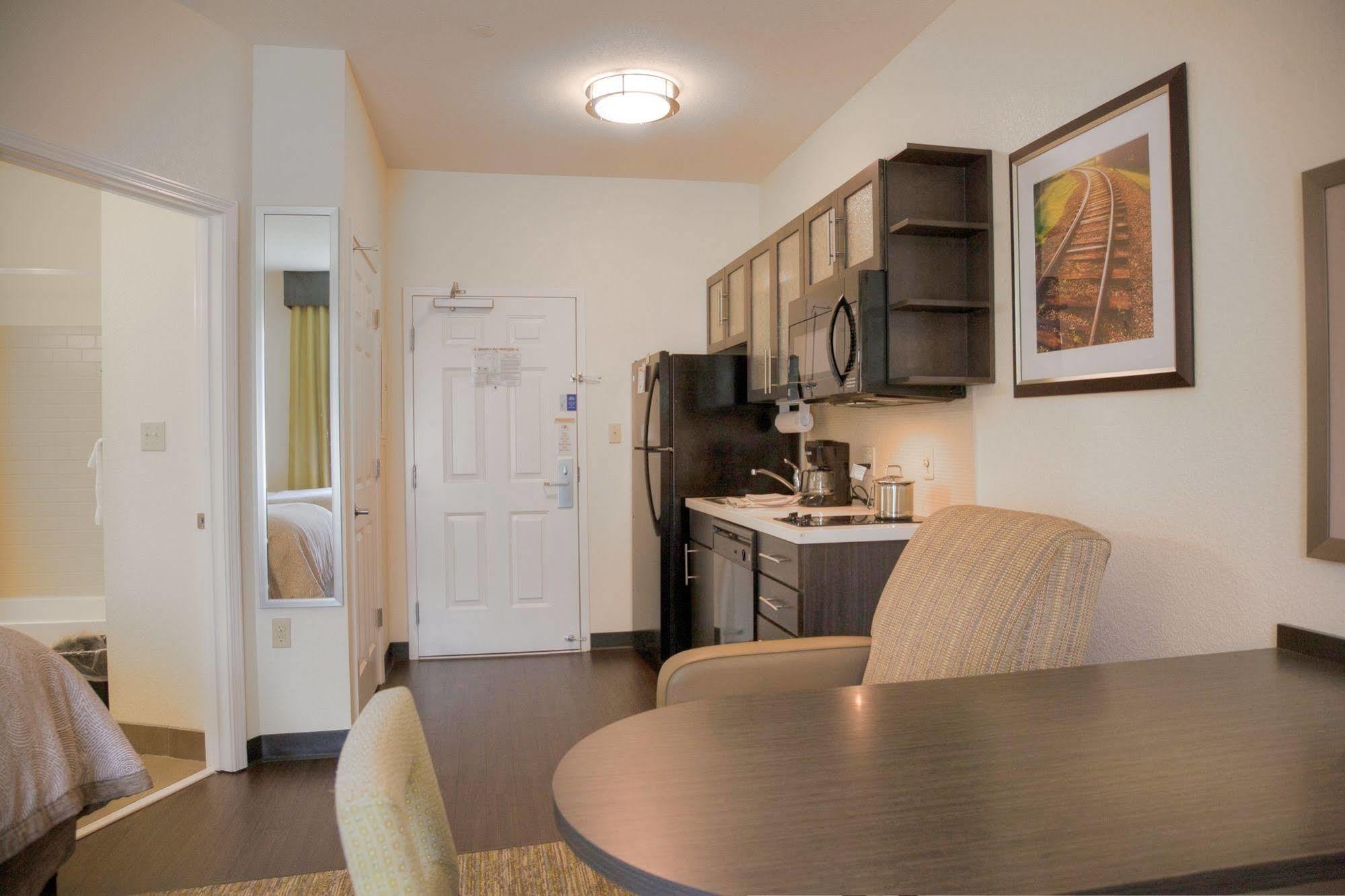 Candlewood Suites Alexandria By Ihg Exterior photo
